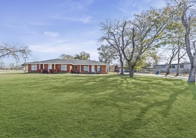 3rd image of 1106 5Th St, Hempstead, TX 77445 | MLS# 82379736