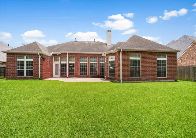 Homes for sale in Sugar Land, TX | 2227 Greenhaven Dr, Sugar Land, TX 77479 | MLS# 14804652