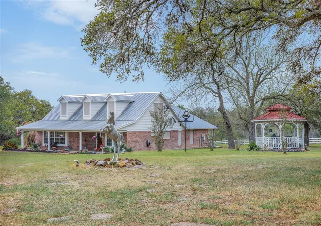 4th image of 1089 Club Ln, Columbus, TX 78934 | MLS# 40878679