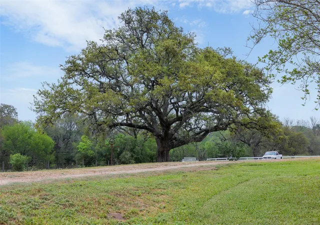 5th image of 1089 Club Ln, Columbus, TX 78934 | MLS# 40878679