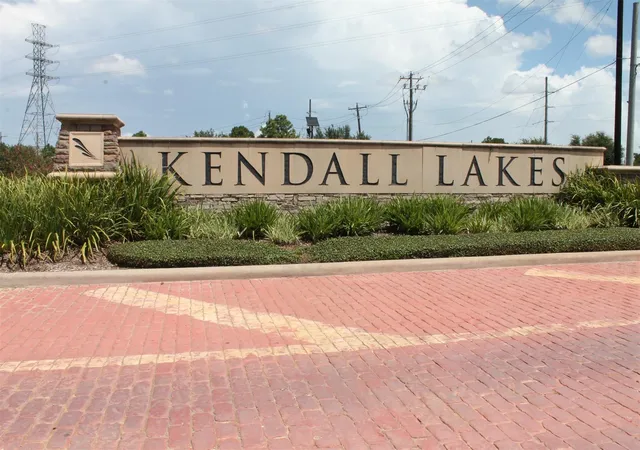 25th image of 302 Lake Line Dr, Alvin, TX 77511 | MLS# 95457979