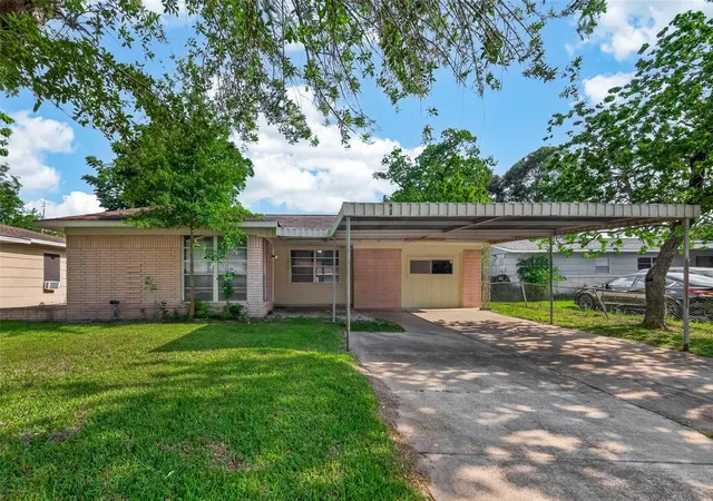 1st image of 5810 Flamingo Dr, Houston, TX 77033 | MLS# 14526608