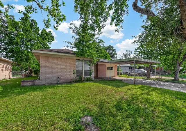 2nd image of 5810 Flamingo Dr, Houston, TX 77033 | MLS# 14526608