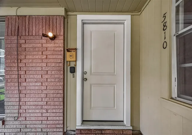 4th image of 5810 Flamingo Dr, Houston, TX 77033 | MLS# 14526608