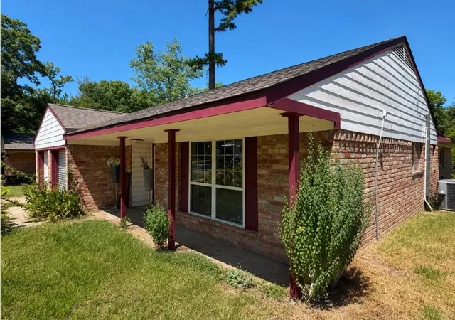 Photo 1 of Single family home for sale at 508 Allison St, Conroe, TX 77303 | MLS# 18379193 | Listing updated on 2026-10-06