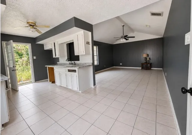 Photo 3 of Single family home for sale at 508 Allison St, Conroe, TX 77303 | MLS# 18379193 | Listing updated on 2026-10-06