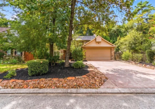1st image of 11 Thorn Berry Pl, Spring, TX 77381 | MLS# 86885387