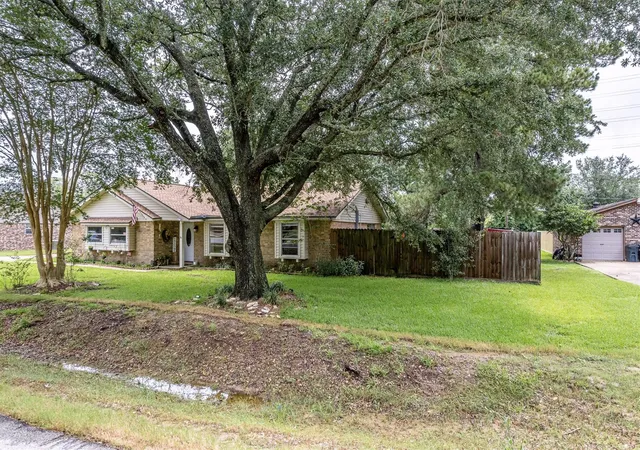 Photo 1 of Single family home for sale at 5814 Russell Ln, Baytown, TX 77521 | MLS# 23984449 | Listing updated on 2026-07-22