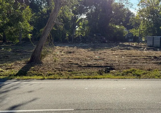7th image of 1809 S Main St, Highlands, TX 77562 | MLS# 82249345
