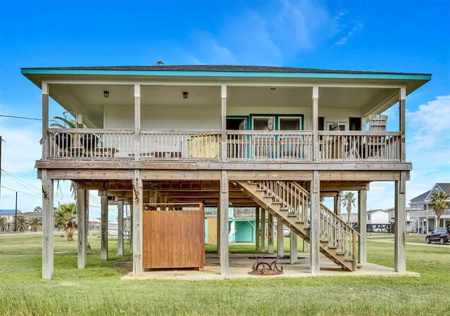 Homes for sale in Freeport, TX | 818 Sea Shell Dr, Freeport, TX 77541 | MLS# 5680582