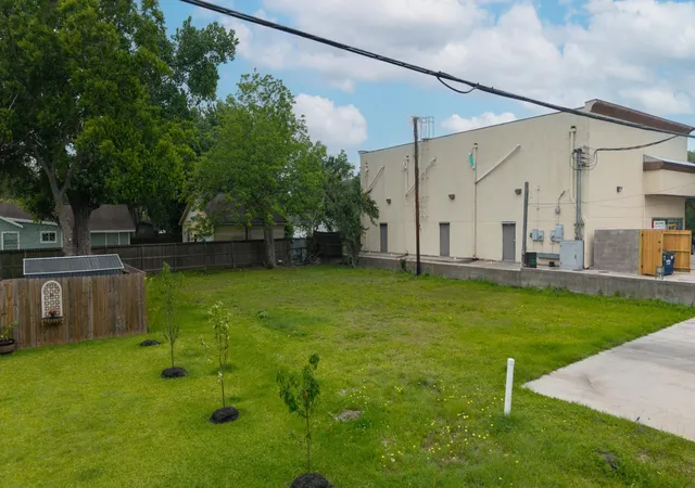 4th image of 2607 23Rd St, Dickinson, TX 77539 | MLS# 91543044