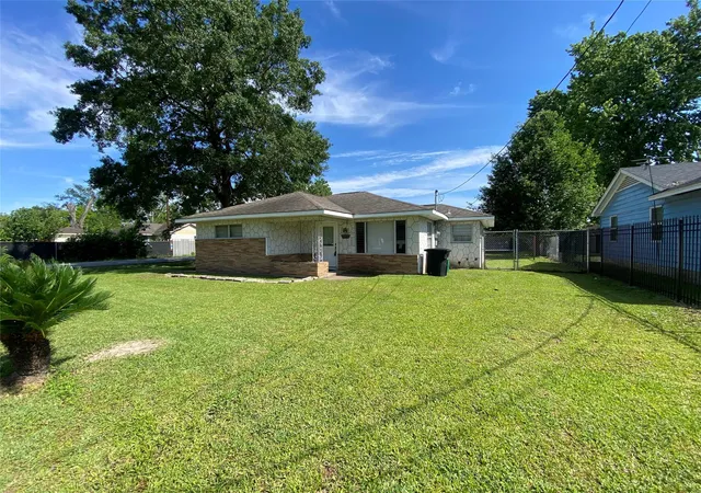 2nd image of 8038 Woodlyn Rd, Houston, TX 77028 | MLS# 91631750