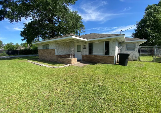 3rd image of 8038 Woodlyn Rd, Houston, TX 77028 | MLS# 91631750