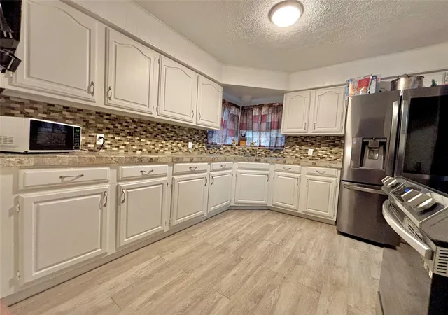 4th image of 8038 Woodlyn Rd, Houston, TX 77028 | MLS# 91631750