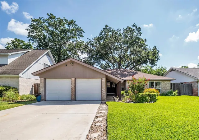 Photo 2 of Single family home for sale at 16222 Green Shade Dr, Houston, TX 77090 | MLS# 20745919 | Listing updated on 2026-09-08