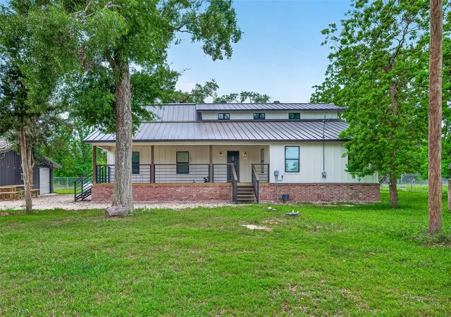 Homes for sale in Damon, TX | 803 County Road 772, Damon, TX 77430 | MLS# 71661882