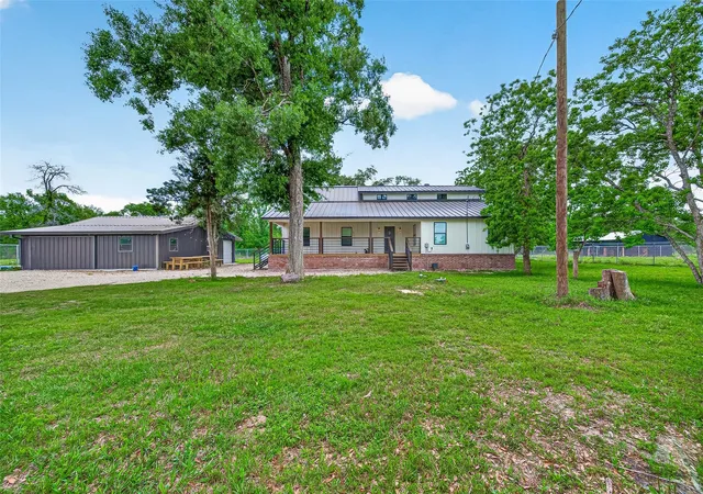 Homes for sale in Damon, TX | 803 County Road 772, Damon, TX 77430 | MLS# 71661882