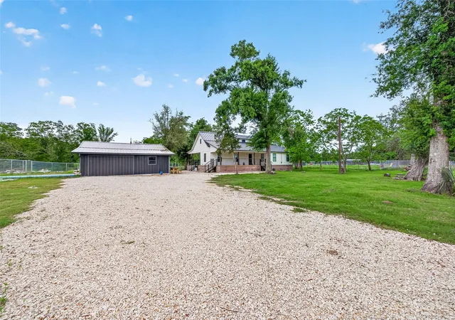 Homes for sale in Damon, TX | 803 County Road 772, Damon, TX 77430 | MLS# 71661882