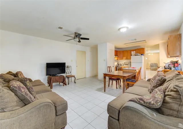 3rd image of 3807 Crandon St, Houston, TX 77026 | MLS# 54953174