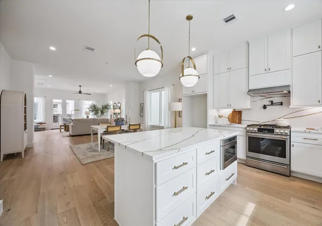 5th image of 3505 Eaton Estates Ln, Houston, TX 77055 | MLS# 31589424