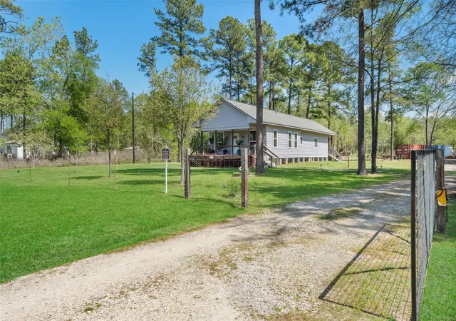 Homes for sale in New Waverly, TX | 275 Pashun Ln, New Waverly, TX 77358 | MLS# 27643743