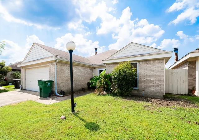 Photo 1 of Sale Pending at 6122 Havendale Dr, Houston, TX 77072 | MLS# 50908249 | Listing updated on 2026-09-17