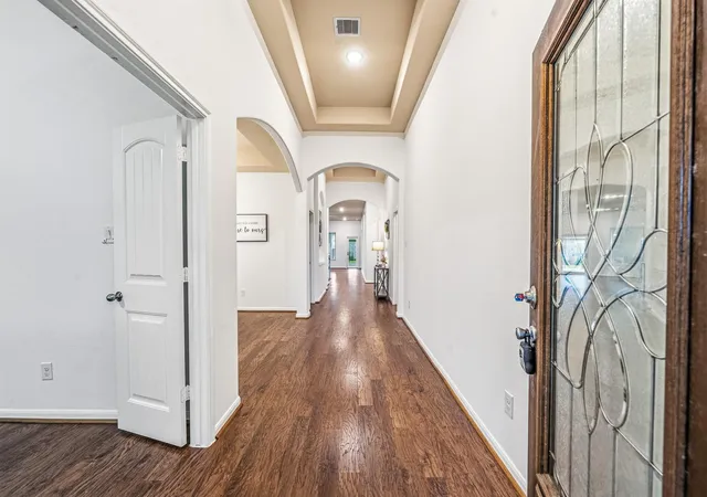 Photo 3 of Sale Pending at 1806 Oak View Ln, Pearland, TX 77581 | MLS# 45526244 | Listing updated on 2026-09-10