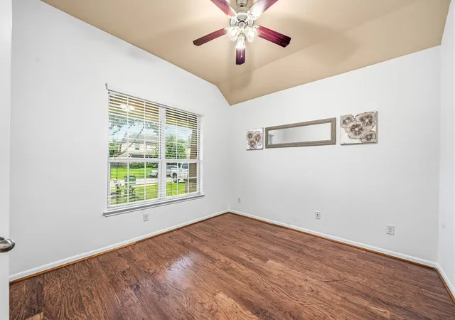 Photo 3 of Sale Pending at 1806 Oak View Ln, Pearland, TX 77581 | MLS# 45526244 | Listing updated on 2026-09-10