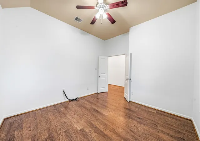 Photo 4 of Sale Pending at 1806 Oak View Ln, Pearland, TX 77581 | MLS# 45526244 | Listing updated on 2026-09-10