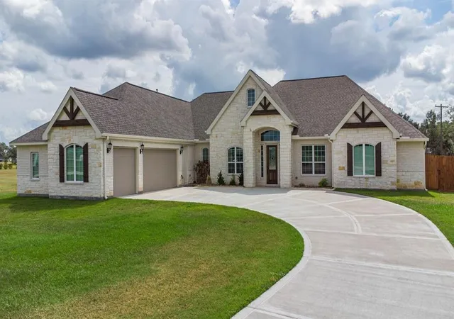 1st image of 305 Champions Ct, El Campo, TX 77437 | MLS# 50623883