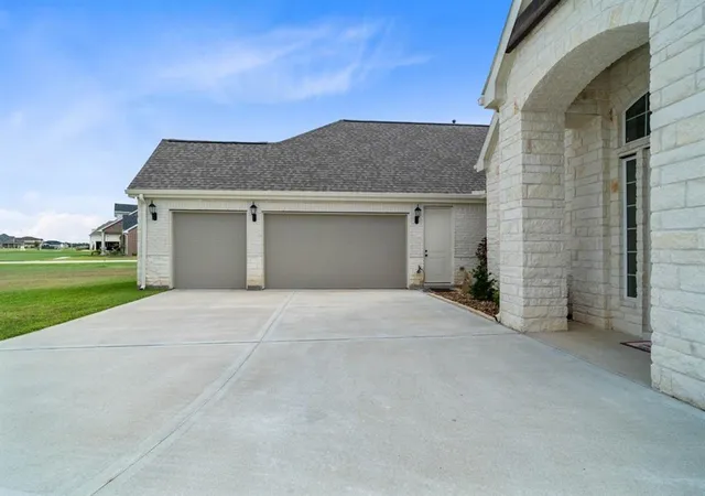 4th image of 305 Champions Ct, El Campo, TX 77437 | MLS# 50623883