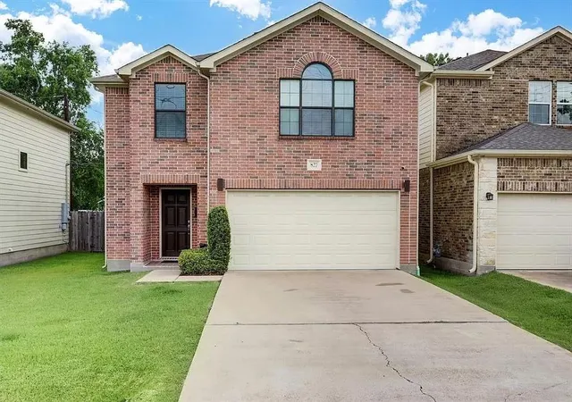 1st image of 827 E 36th St, Houston, TX 77022 | MLS# 75101444
