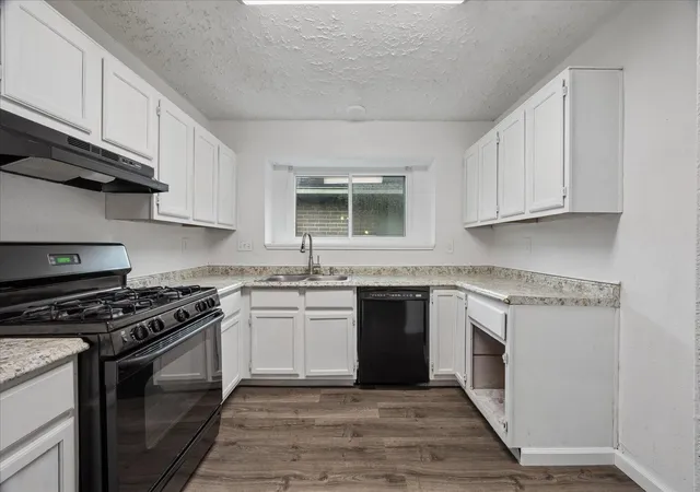 Photo 4 of Single family home for sale at 16715 Benchmark Dr, Houston, TX 77053 | MLS# 30122388 | Listing updated on 2026-09-08
