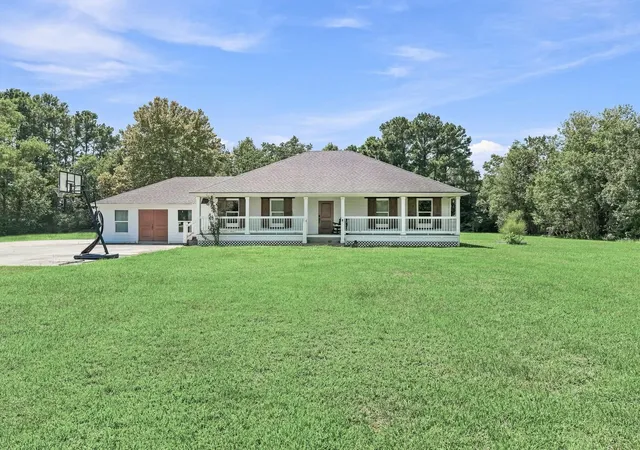 Photo 1 of Single family home for sale at 2904 Garrison Ln, Orange, TX 77630 | MLS# 21872666 | Listing updated on 2026-08-28