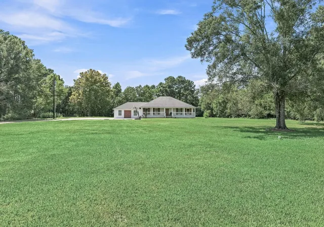 Photo 2 of Single family home for sale at 2904 Garrison Ln, Orange, TX 77630 | MLS# 21872666 | Listing updated on 2026-08-28