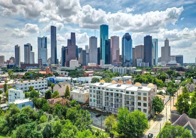 1st image of 1722 Washington Ave #D, Houston, TX 77007 | MLS# 68165066
