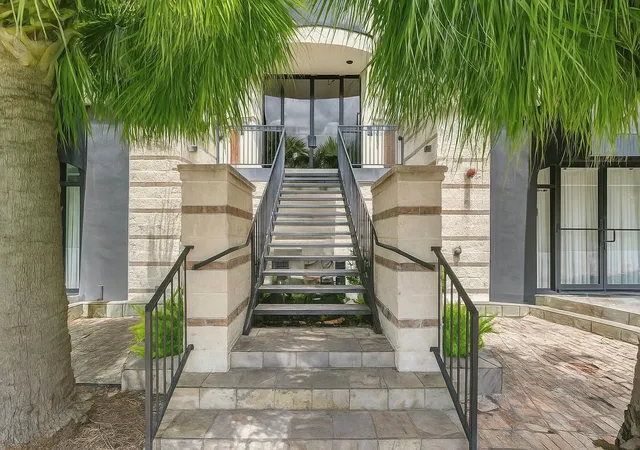 3rd image of 1722 Washington Ave #D, Houston, TX 77007 | MLS# 68165066