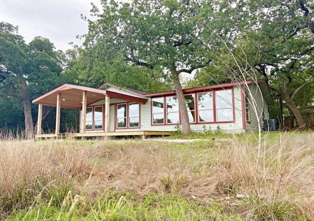 Photo 2 of Single family home for sale at 106 Caddo, Smithville, TX 78957 | MLS# 28563544 | Listing updated on 2026-04-21