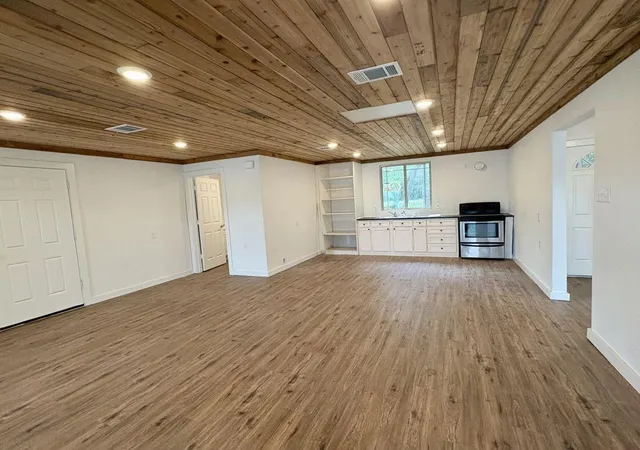 Photo 3 of Single family home for sale at 106 Caddo, Smithville, TX 78957 | MLS# 28563544 | Listing updated on 2026-04-21