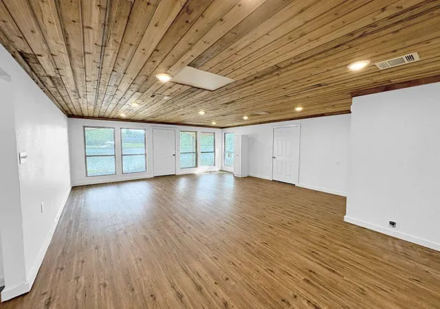Photo 4 of Single family home for sale at 106 Caddo, Smithville, TX 78957 | MLS# 28563544 | Listing updated on 2026-04-21