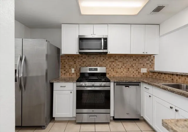 Photo 3 of Townhouse for sale at 2810 Grants Lake Blvd #1302, Sugar Land, TX 77479 | MLS# 83791900 | Listing updated on 2026-09-17