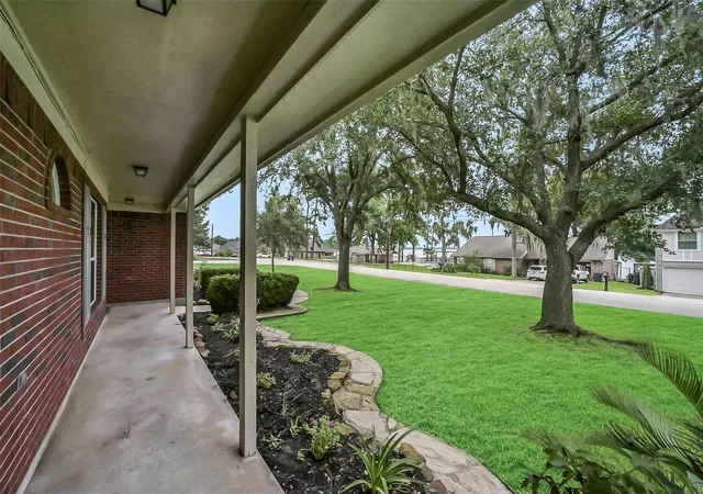 Photo 4 of Single family home for sale at 18403 Bluffview Dr, Crosby, TX 77532 | MLS# 57884791 | Listing updated on 2026-09-24