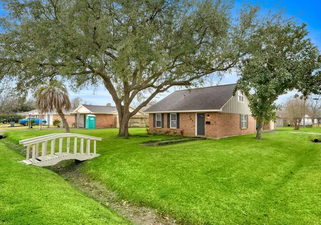 19th image of 702 S 2nd St, La Porte, TX 77571 | MLS# 94013759
