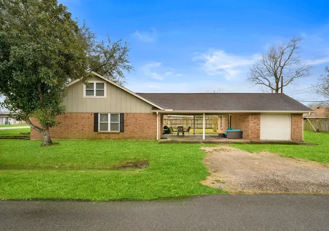 1st image of 702 S 2nd St, La Porte, TX 77571 | MLS# 94013759