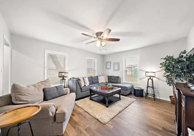 2nd image of 702 S 2nd St, La Porte, TX 77571 | MLS# 94013759