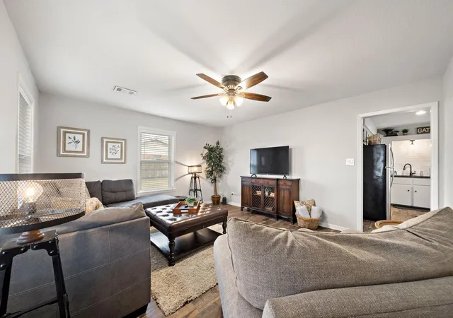 Photo 3 of Single family home for sale at 702 S 2nd Street, La Porte, TX 77571 | MLS# 94013759 | Listing updated on 2026-08-07