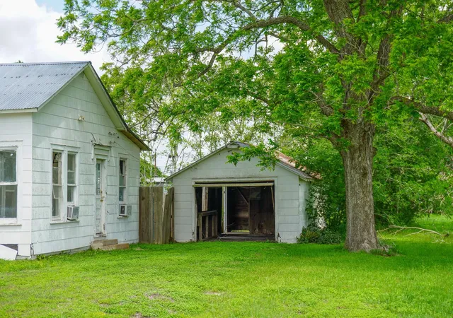 Homes for sale in Weimar, TX | 509 S Saint Andrews St, Weimar, TX 78962 | MLS# 13541697