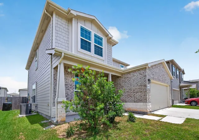 Photo 2 of Single family home for sale at 6903 Hobby Wind Ridge Dr, Houston, TX 77075 | MLS# 81634339 | Listing updated on 2026-08-22