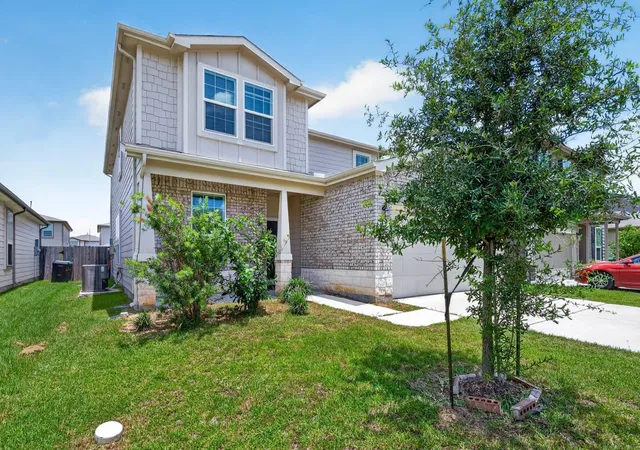 Photo 3 of Single family home for sale at 6903 Hobby Wind Ridge Dr, Houston, TX 77075 | MLS# 81634339 | Listing updated on 2026-08-22