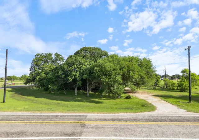 Photo 3 of Sale Pending at 31 Fm 2175, Markham, TX 77456 | MLS# 44376059 | Listing updated on 2026-09-09